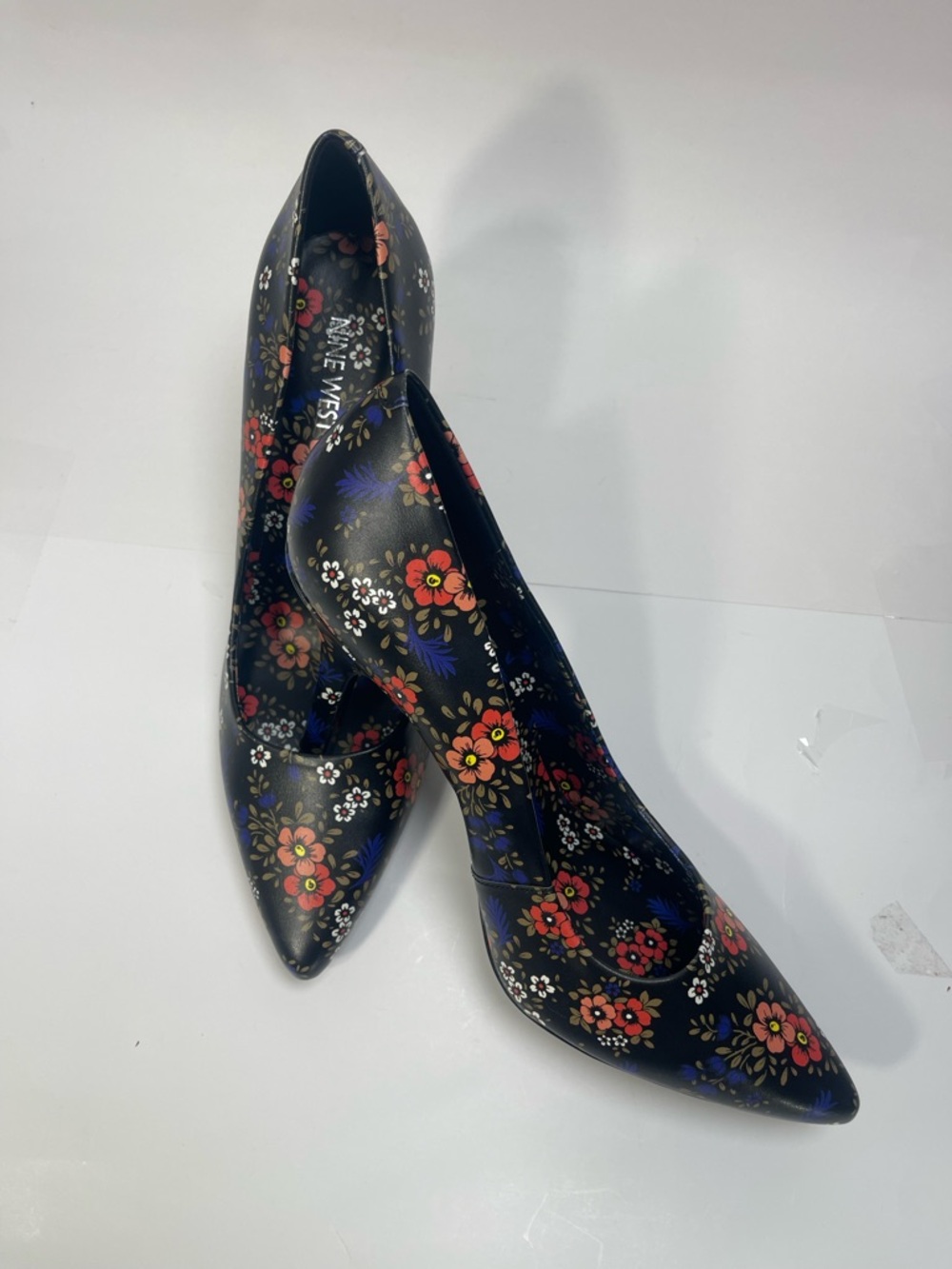 Nine West Black Floral Pointed Pumps with Red and Pink Blooms - Picture 2 of 7